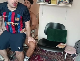 Veio pintar a minha casa e arrombou meu cuzinho na sala (COMPLETO NO RED) hot gay dad porn