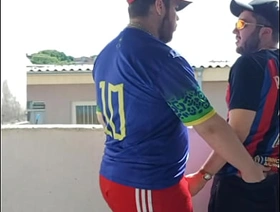 Ursão maloka comendo branquinho tatuado na laje (COMPLETO NO RED) hot gay family porn