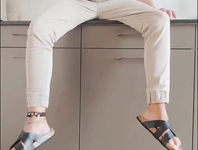 wichsen in birkenstock sandalen in der küche gay japan porn hunk
