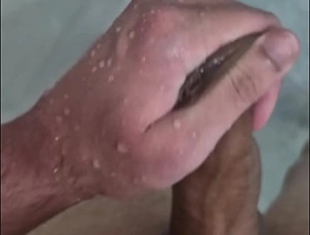 DIVERSÃO NO BANHO gay porn muscle hot