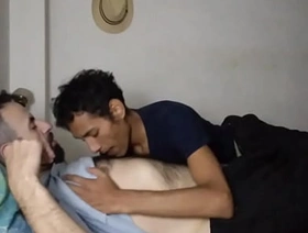 Chupando verga en la cama japan chubby gay porn