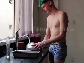 Novinho só de cueca se exibindo para os vizinhos freeze japan gay porn