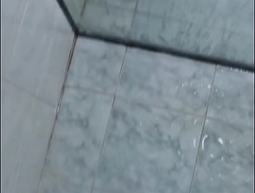 PUNHETÃO NO BANHO japan gay piss porn