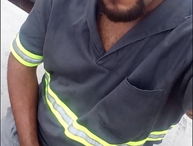 Trabalhador escondido na obra se masturbando japan gym gay porn