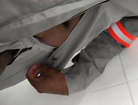Trabalhador mostra rola no vestiário gay japan handsome porn