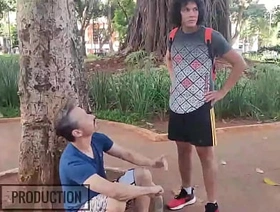 O estrangeiro estava procurando uma casa de putaria, mas acabou indo sentar na rola do Big Marcos japan movie gay porn