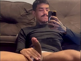 VAZOU novinho da rede vizinha mostrando o pauzao japan football gay porn