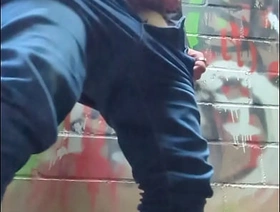 Nikijami wichst draußen thai gay porn hot