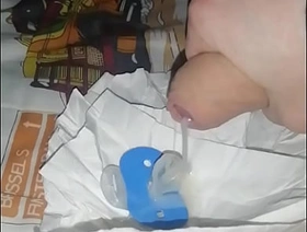 Une grosse charge pour sa tétine acceed japan gay porn