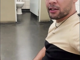 Mamando a rola do pedreiro da obra até o macho jorrar leitinho chinese gay porn web