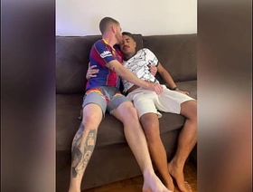 negro dotado comendo o branquinho em varias posições com direito a dildo e mijada chinese gay porn show