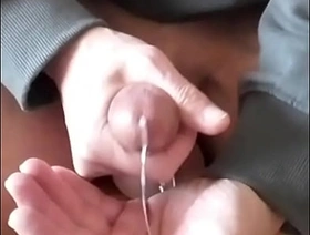 branlette de mes grosses couilles attachées avec un lien, belle ejaculation, gay sex porn hot