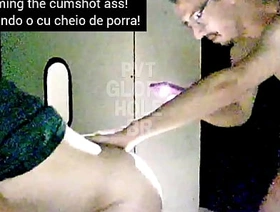 O visitante rabudo me enganou no GloryHole... Disse que queria ser chupado, porém queria ser fodido... Dei o que ele queria! (COMPLETO NO RED) hot gay deepthroat porn
