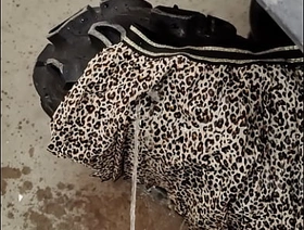 Just peeing on my skirts teasers china crossdresser gay porn