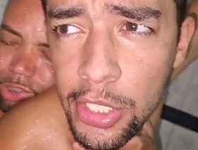 Trabalhador esperou todos irem embora do trabalho para foder com o Carlão, aquele que todos falam que tem pica de jumento - FULL RED korean seegasm gay porn