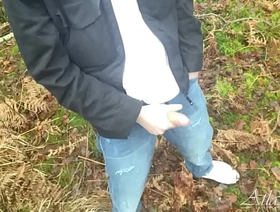 Wichsen und Abspritzen im Wald indonesia gay porn video